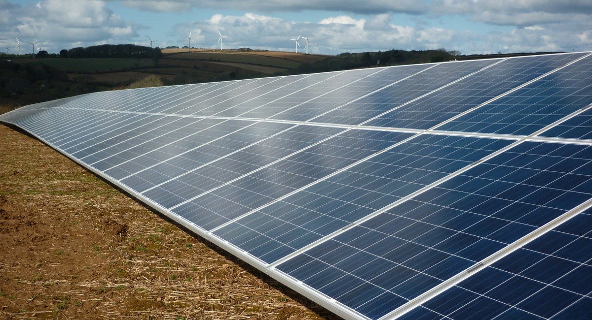 Solar-Clean-Pro-Commercial Large solar panel array